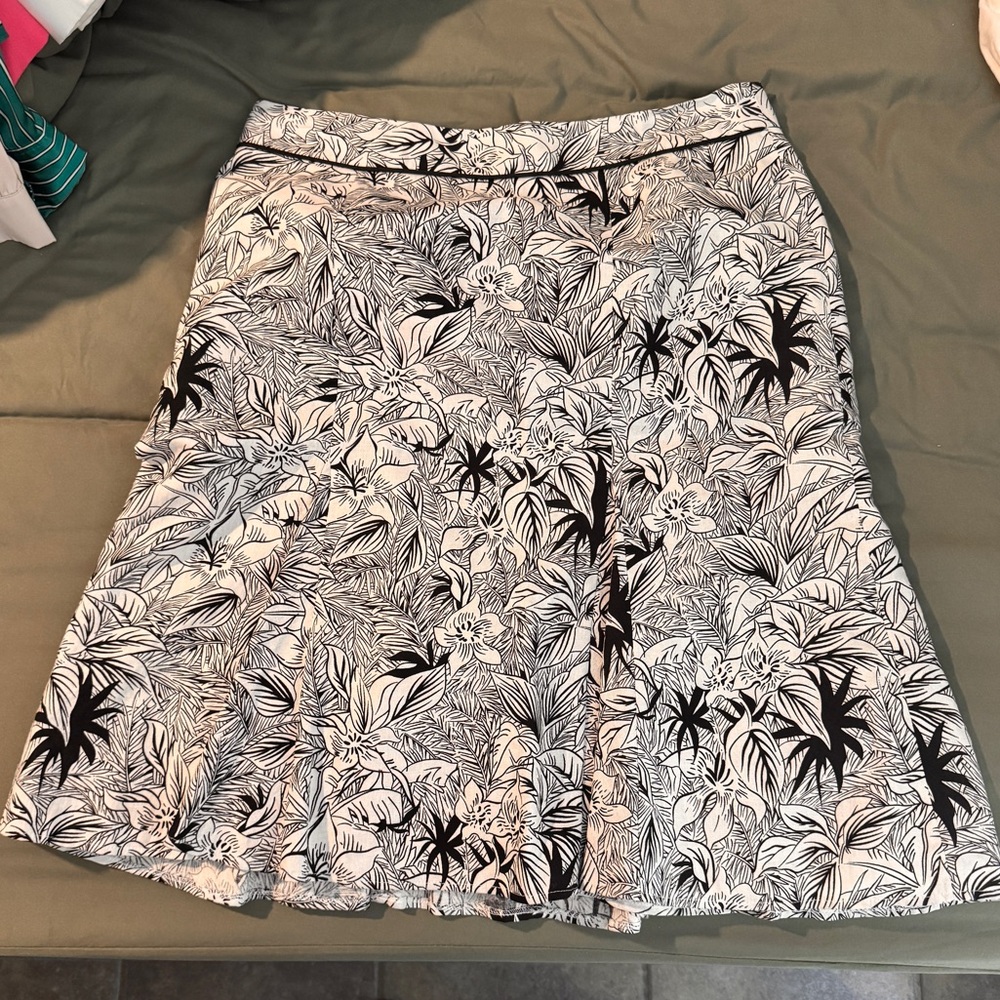Chic Cato Black & White Tropical Print A-Line Skirt - Size 14